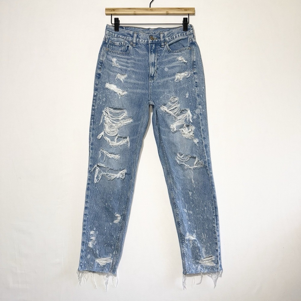 American Eagle Mom Jeans Womens Size 4 Distressed Ripped Light Wash Denim